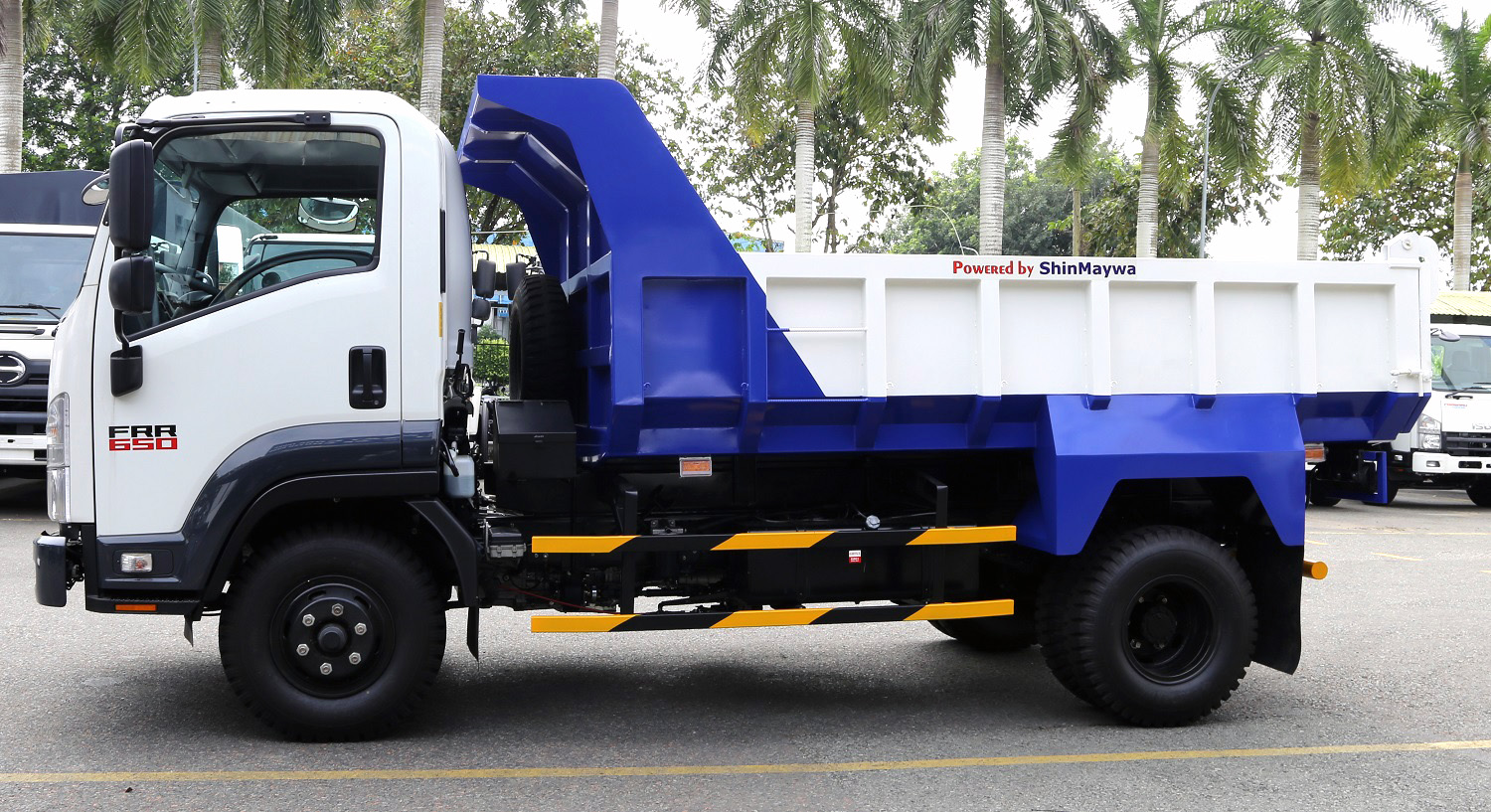Xe-ben-Isuzu-6T5-Thùng-5-khối-bửng-liền-FRR-650-Euro-5