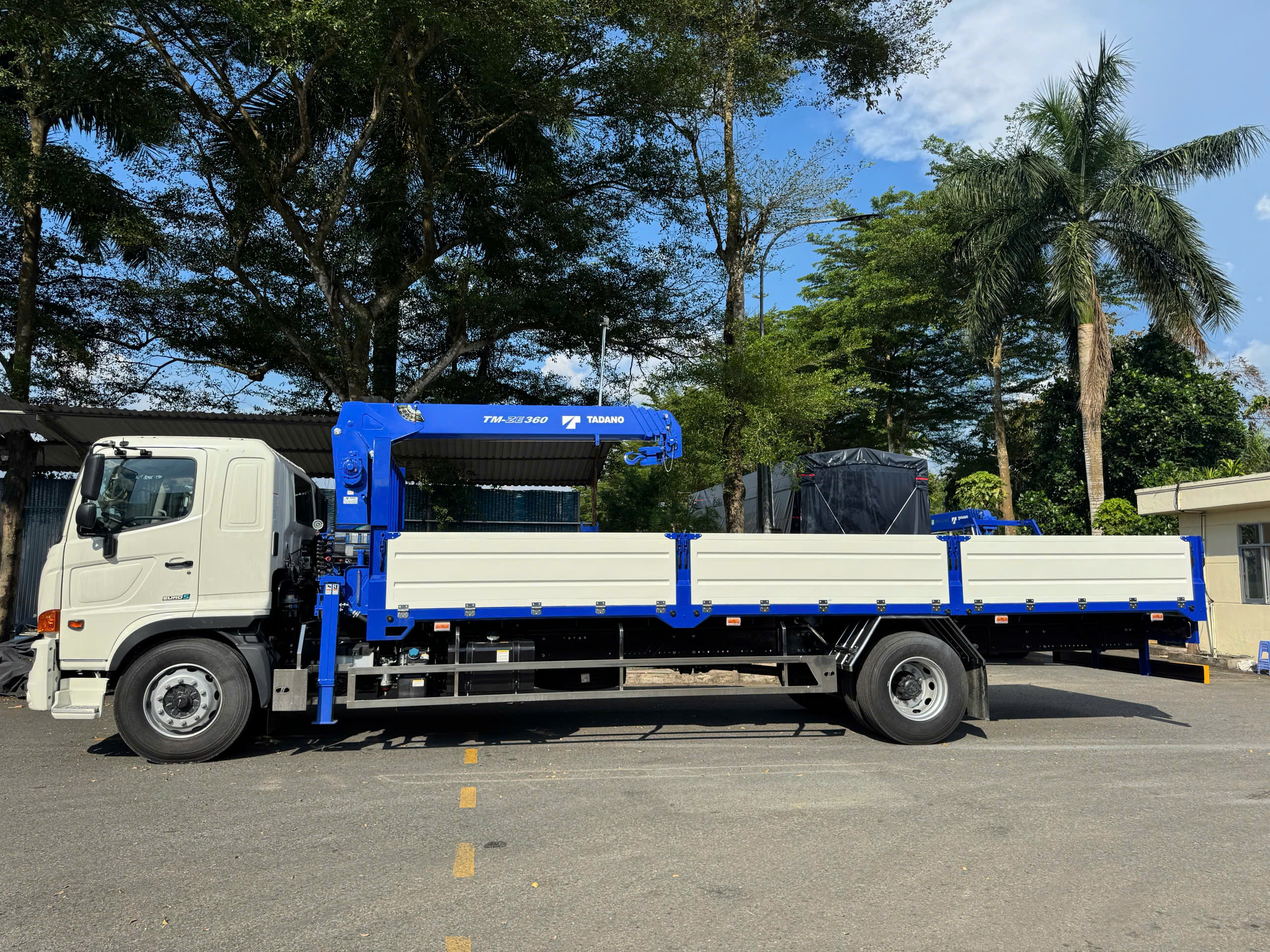 Xe-cau-Hino-8-tan-Can-Tadano-3-tan-4-dot-Thung-dai-8m-FG8JT8A