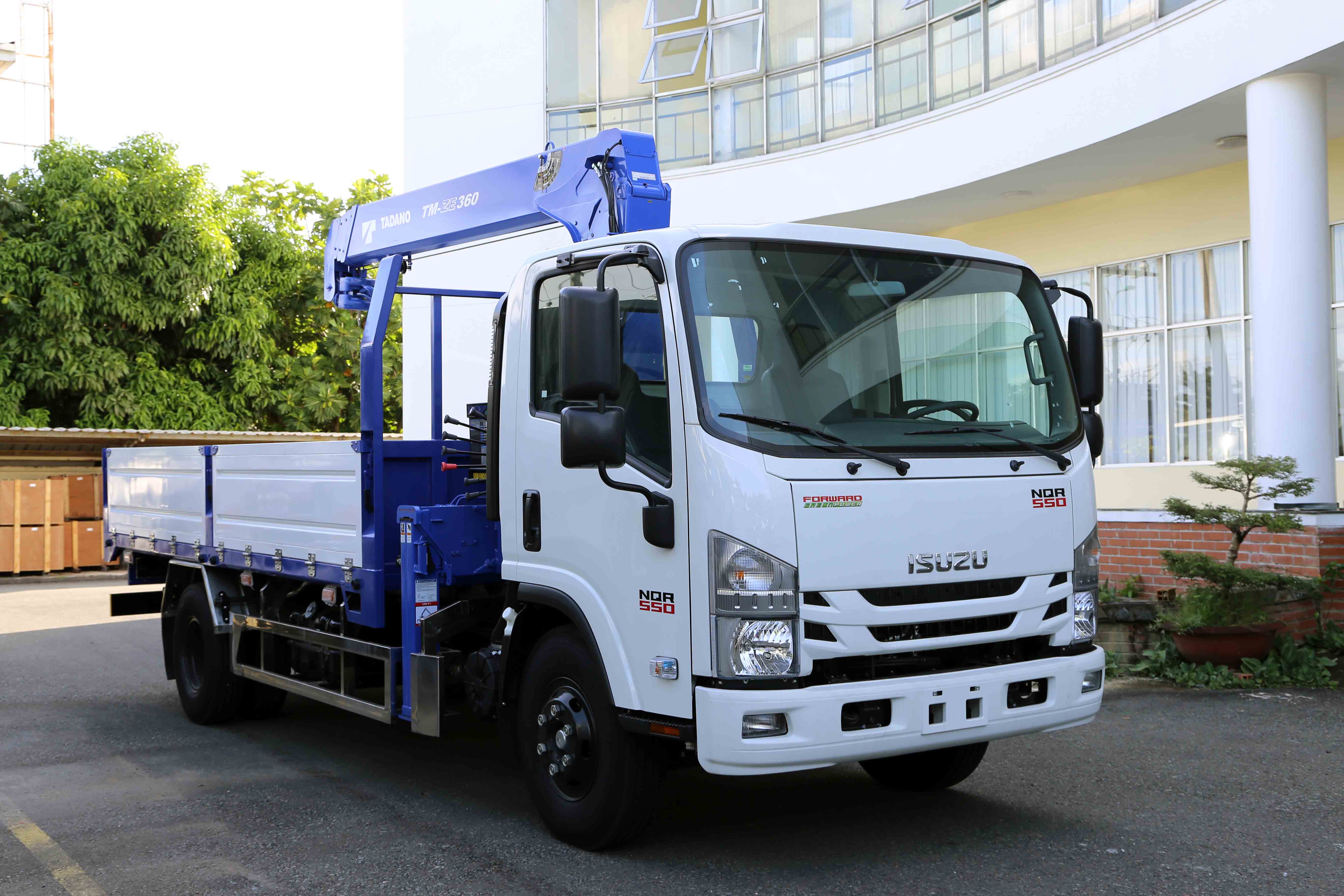 Xe cẩu Isuzu 4 tấn-Cần Tadano 3 tấn 4 đốt-Thùng dài 4m5-NQR75LE5 Euro 5