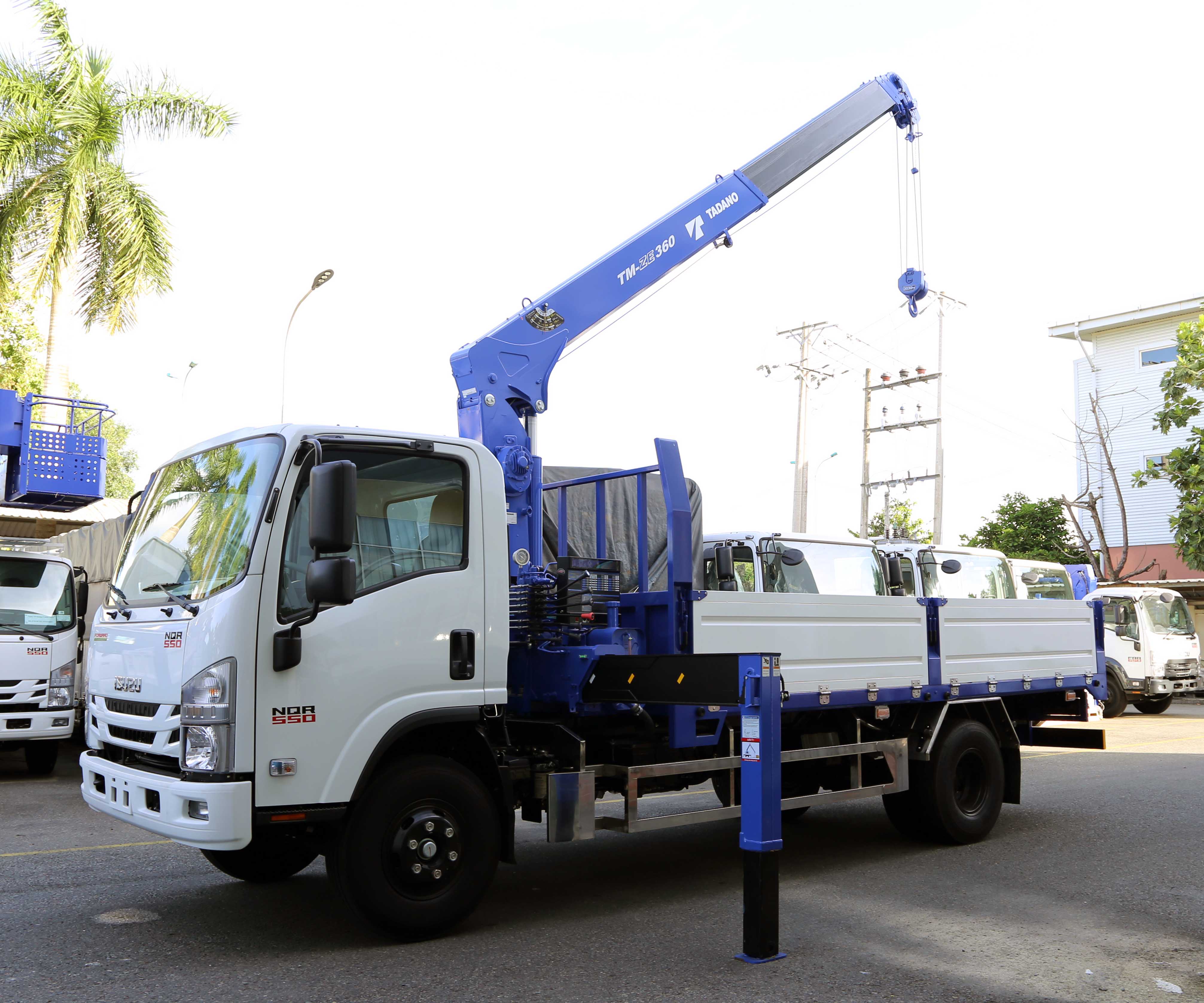 Xe-cau-Isuzu-4-tan-Can-Tadano-3-tan-4-dot-Thung-dai-4m5-NQR75LE5-Euro-5