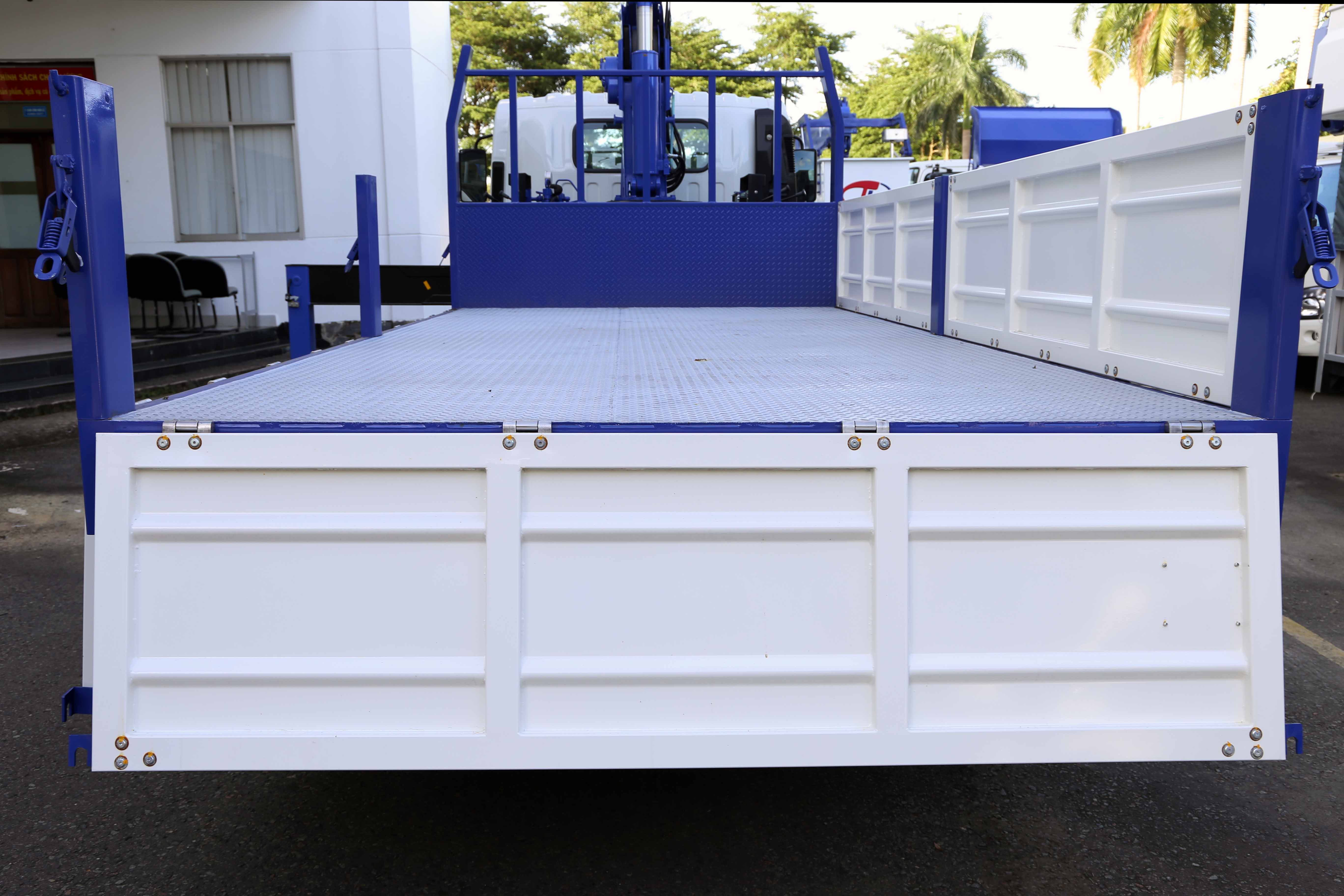 Xe-cau-Isuzu-4-tan-Can-Tadano-3-tan-4-dot-Thung-dai-4m5-NQR75LE5-Euro-5