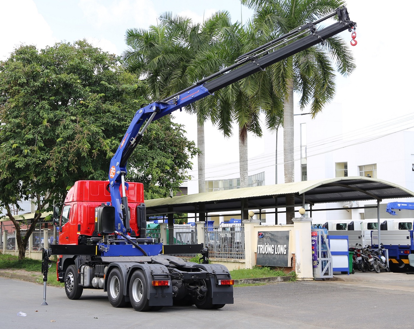 Xe-dau-keo-Hino-700-gan-cau-gap-10-tan-PM-24024-PX