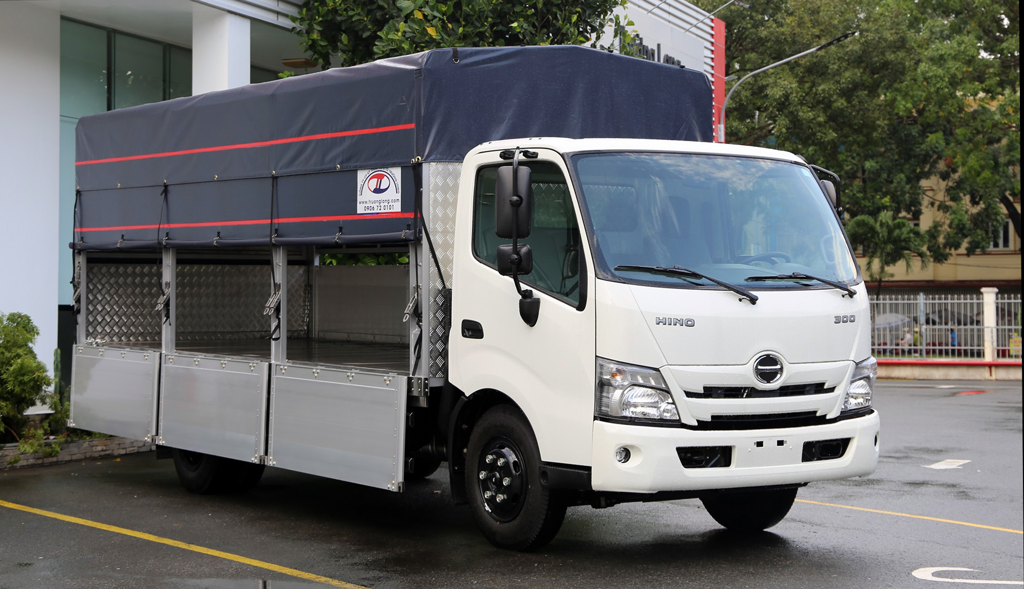 Xe-tai-Hino-3t5-Thung-5m2-mui-bat-bung-nhom-XZU720L-Euro-5