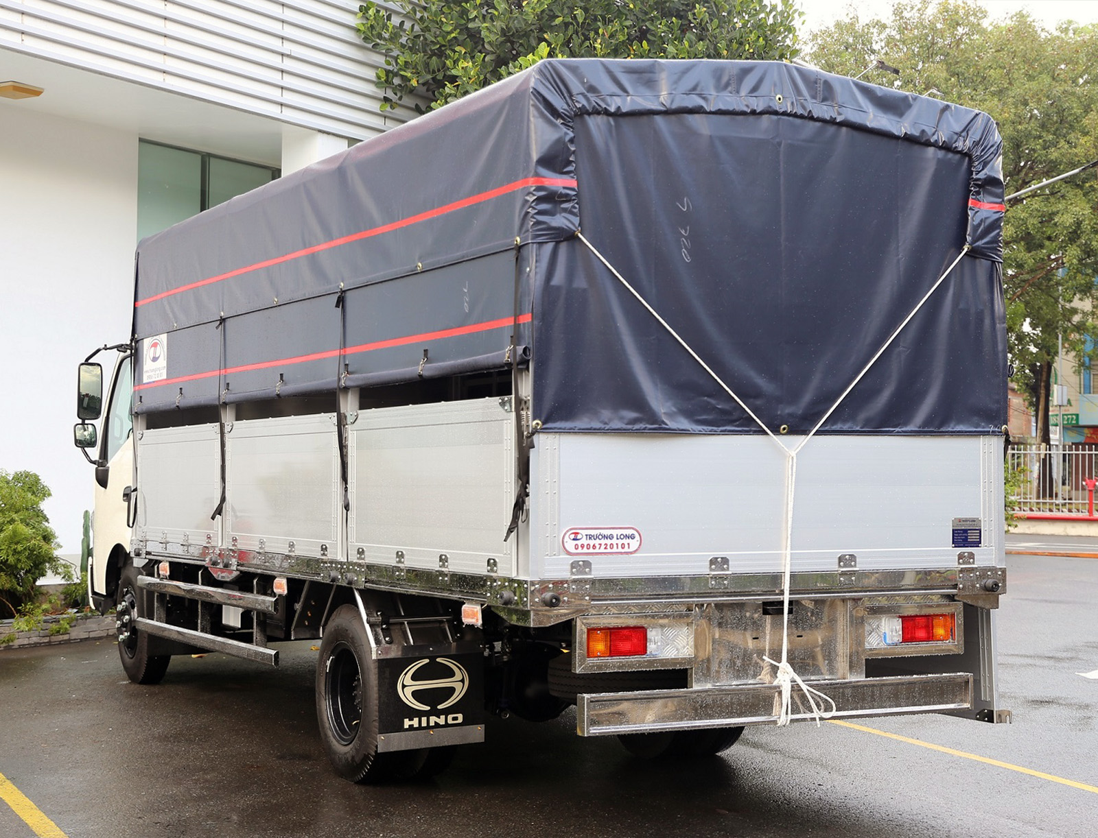 Xe-tai-Hino-3t5-Thung-5m2-mui-bat-bung-nhom-XZU720L-Euro-5