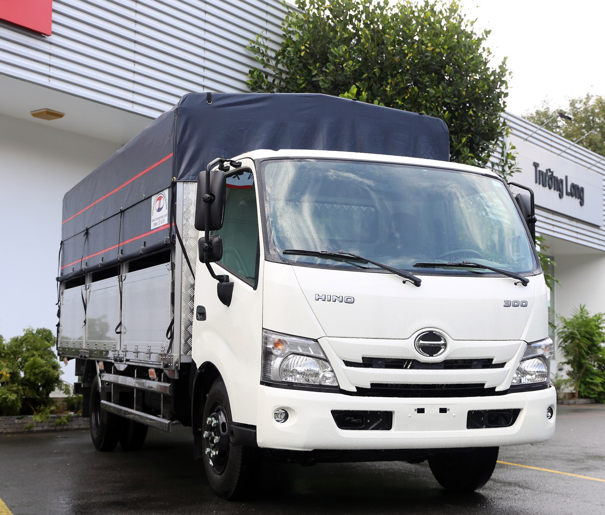 Xe tải Hino 3t5-Thùng 5m2 mui bạt bửng nhôm-XZU720L-Euro 5