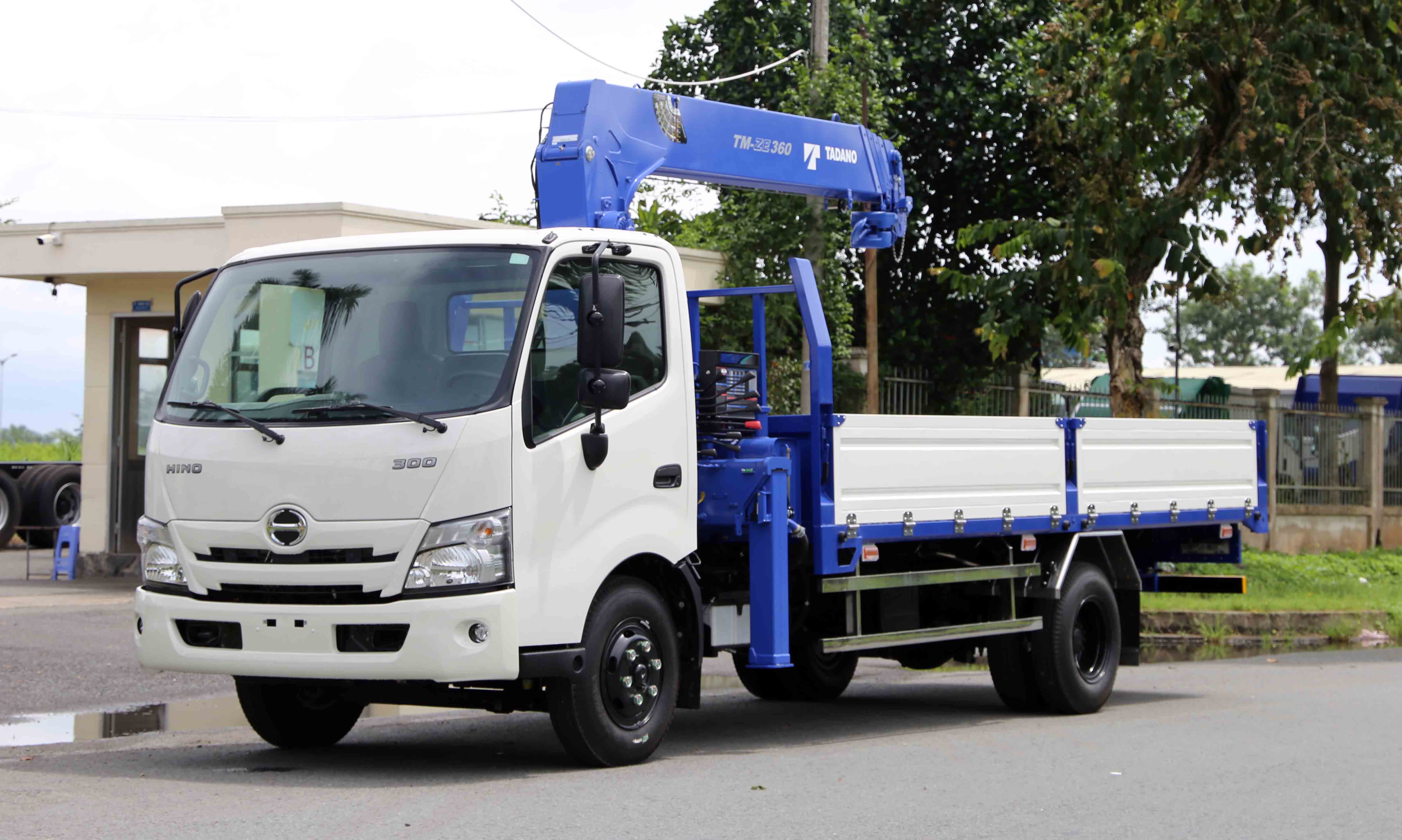 xe-cau-hino-3t5-can-cau-3-tan-5-dot-xzu730l