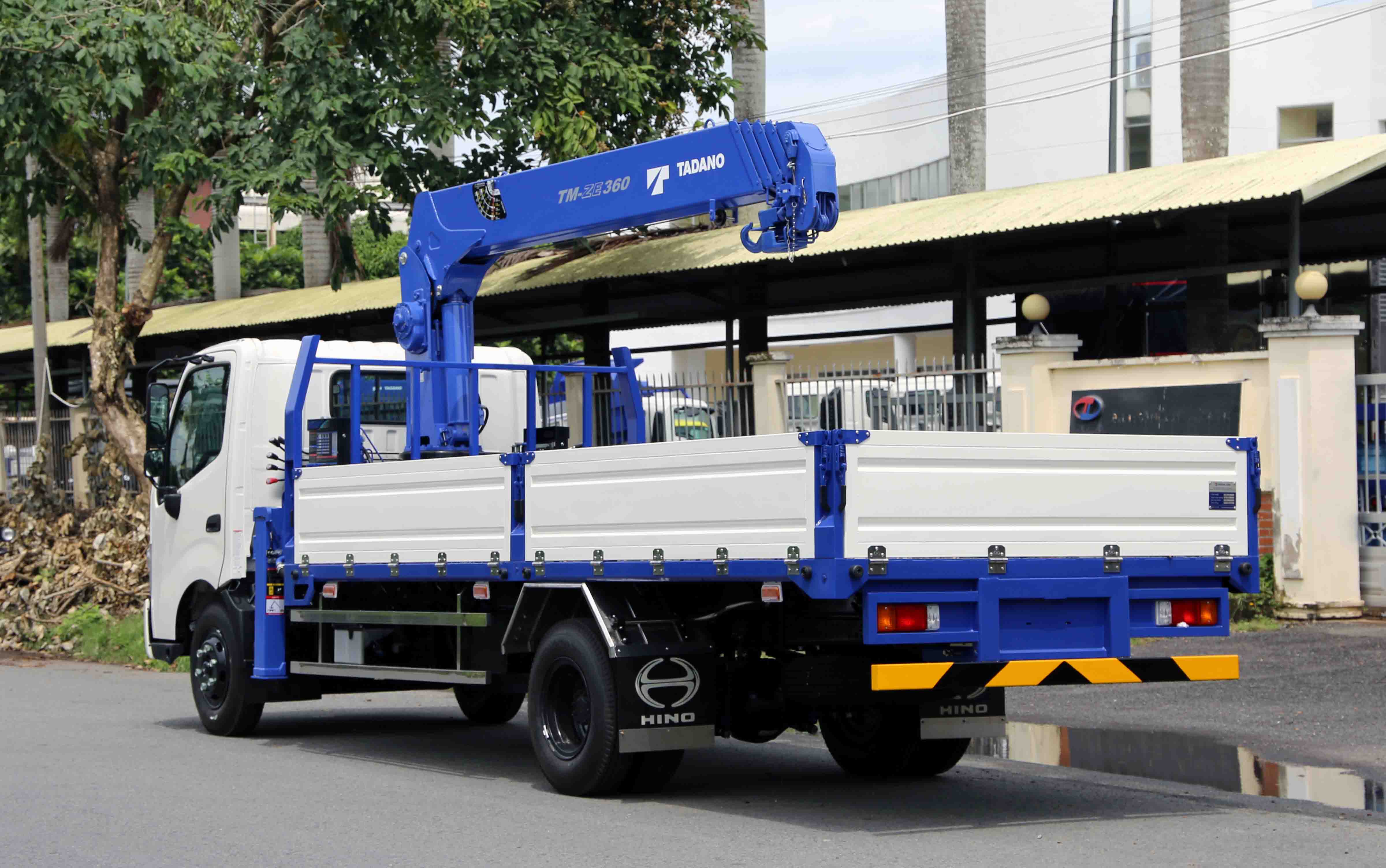 xe-cau-hino-3t5-can-cau-3-tan-5-dot-xzu730l