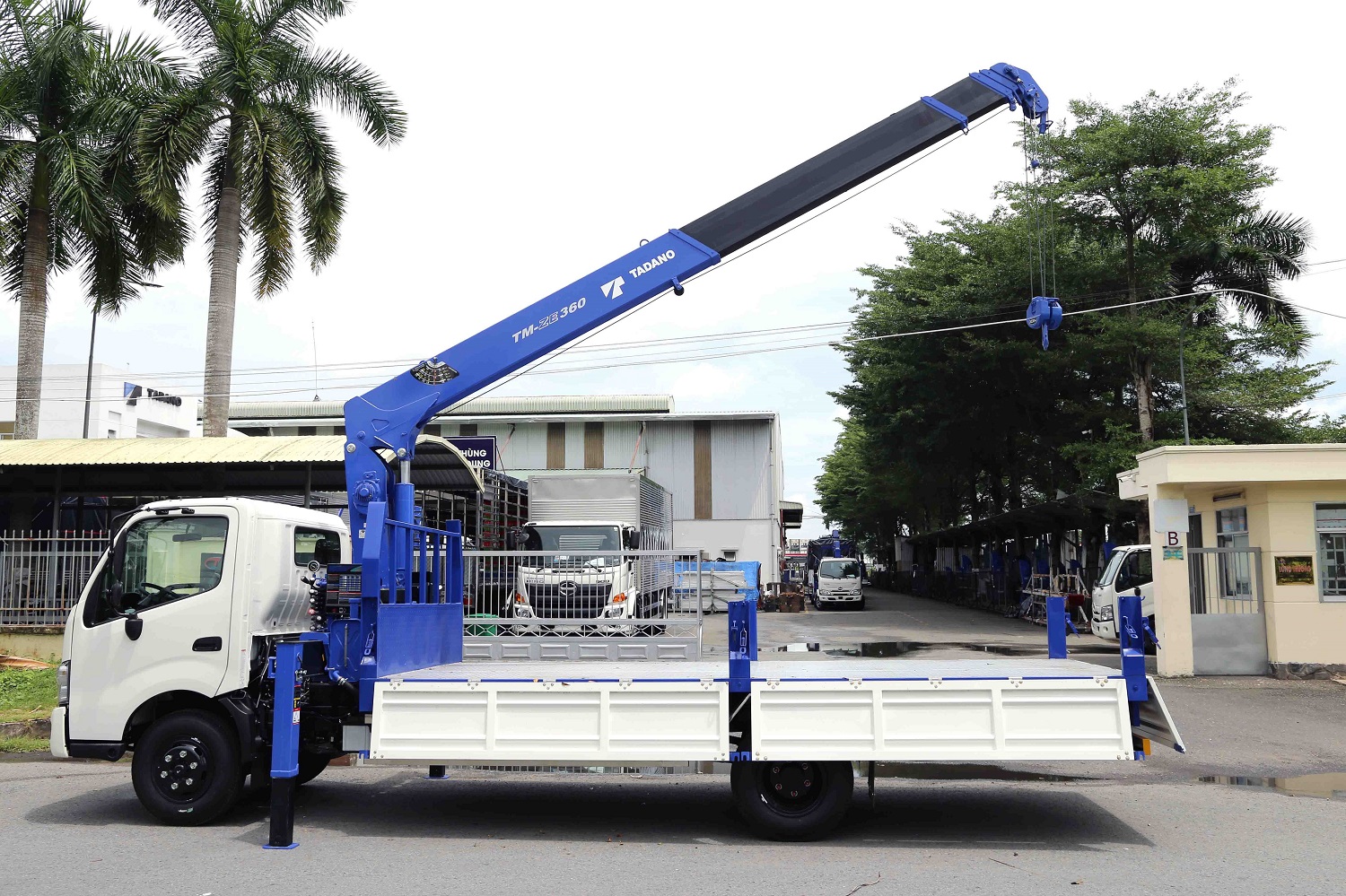 xe-cau-hino-3t5-can-cau-3-tan-5-dot-xzu730l