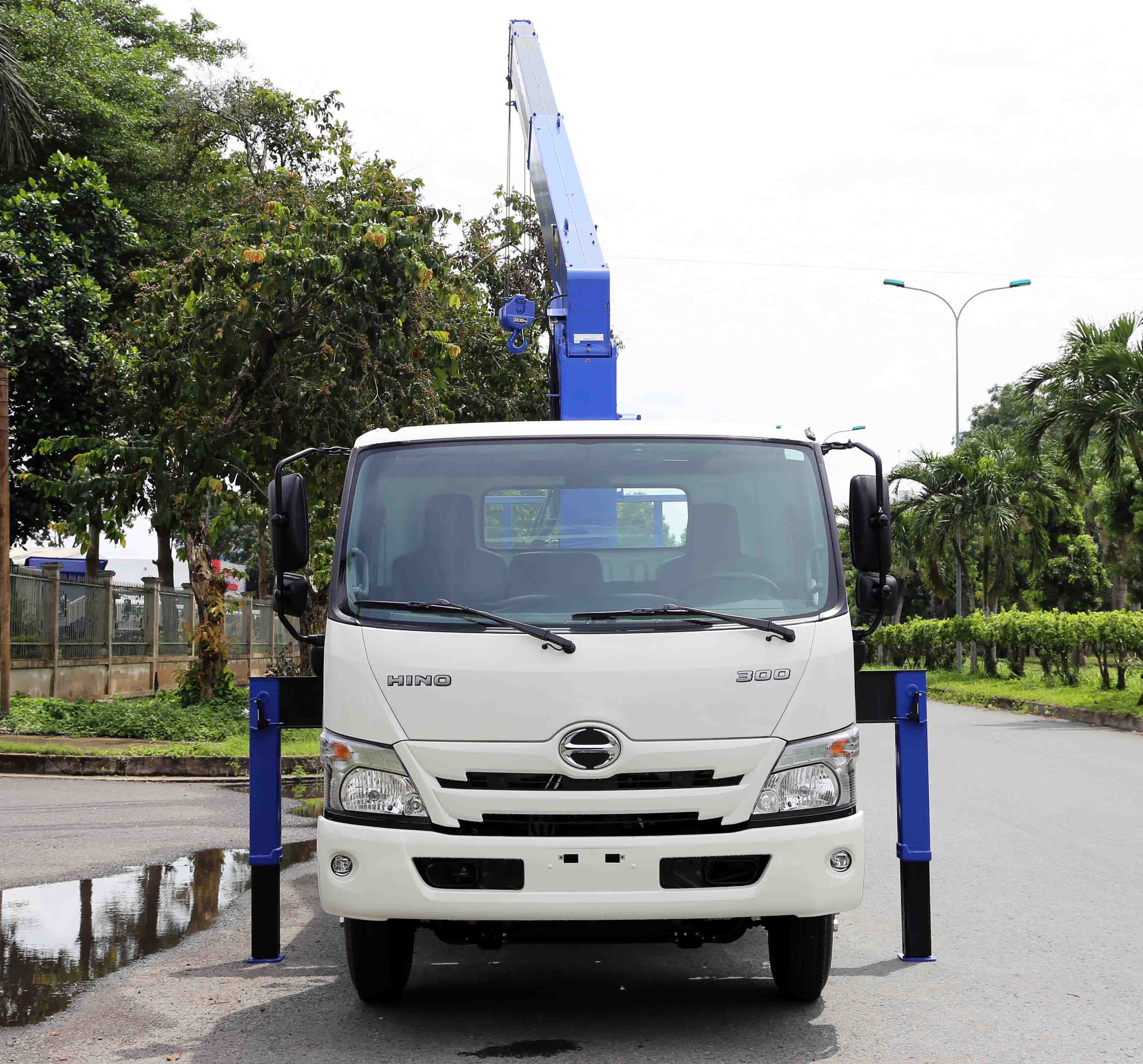 xe-cau-hino-3t5-can-cau-3-tan-5-dot-xzu730l