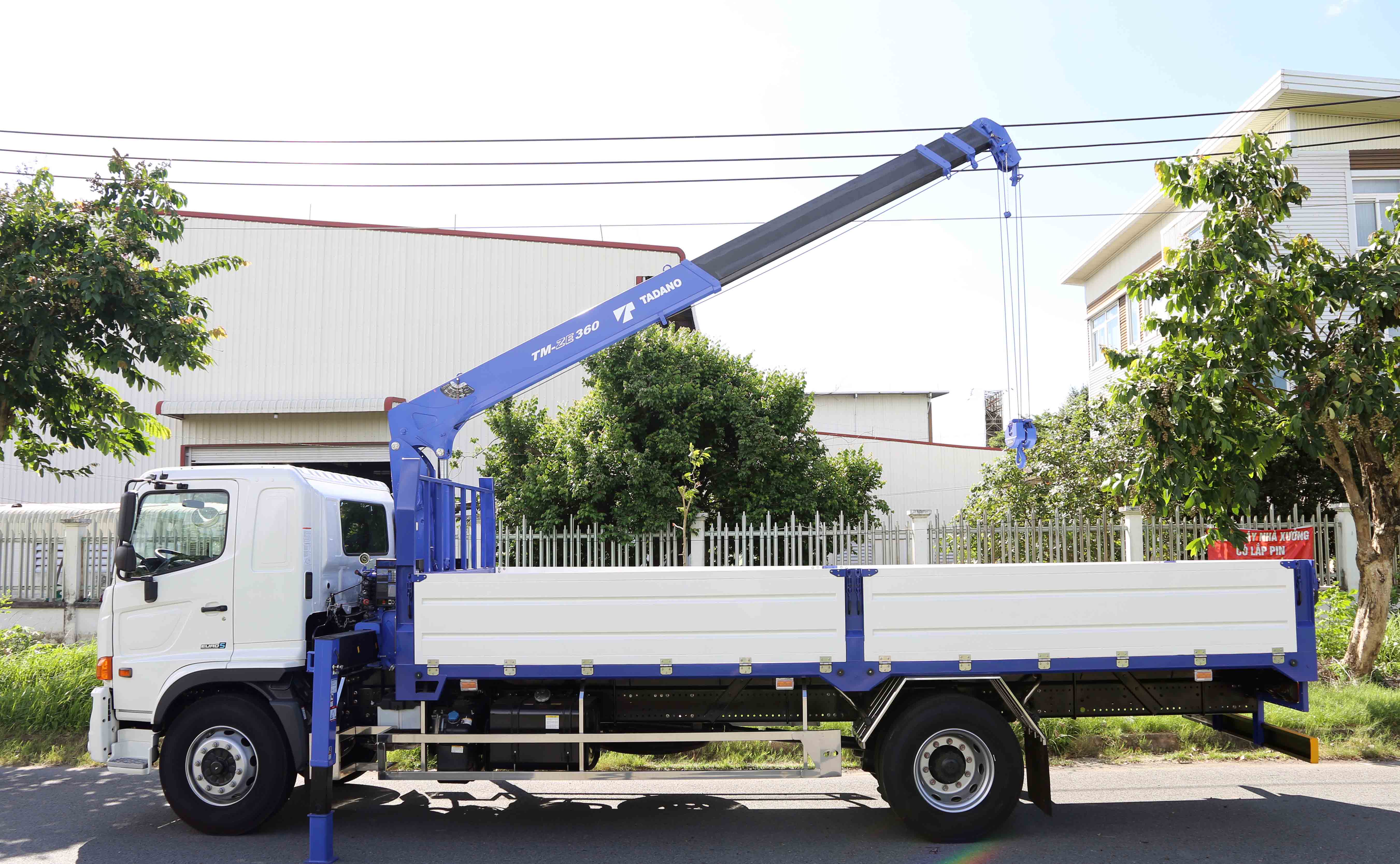 xe-cau-hino-8-tan-3-tan-4-dot