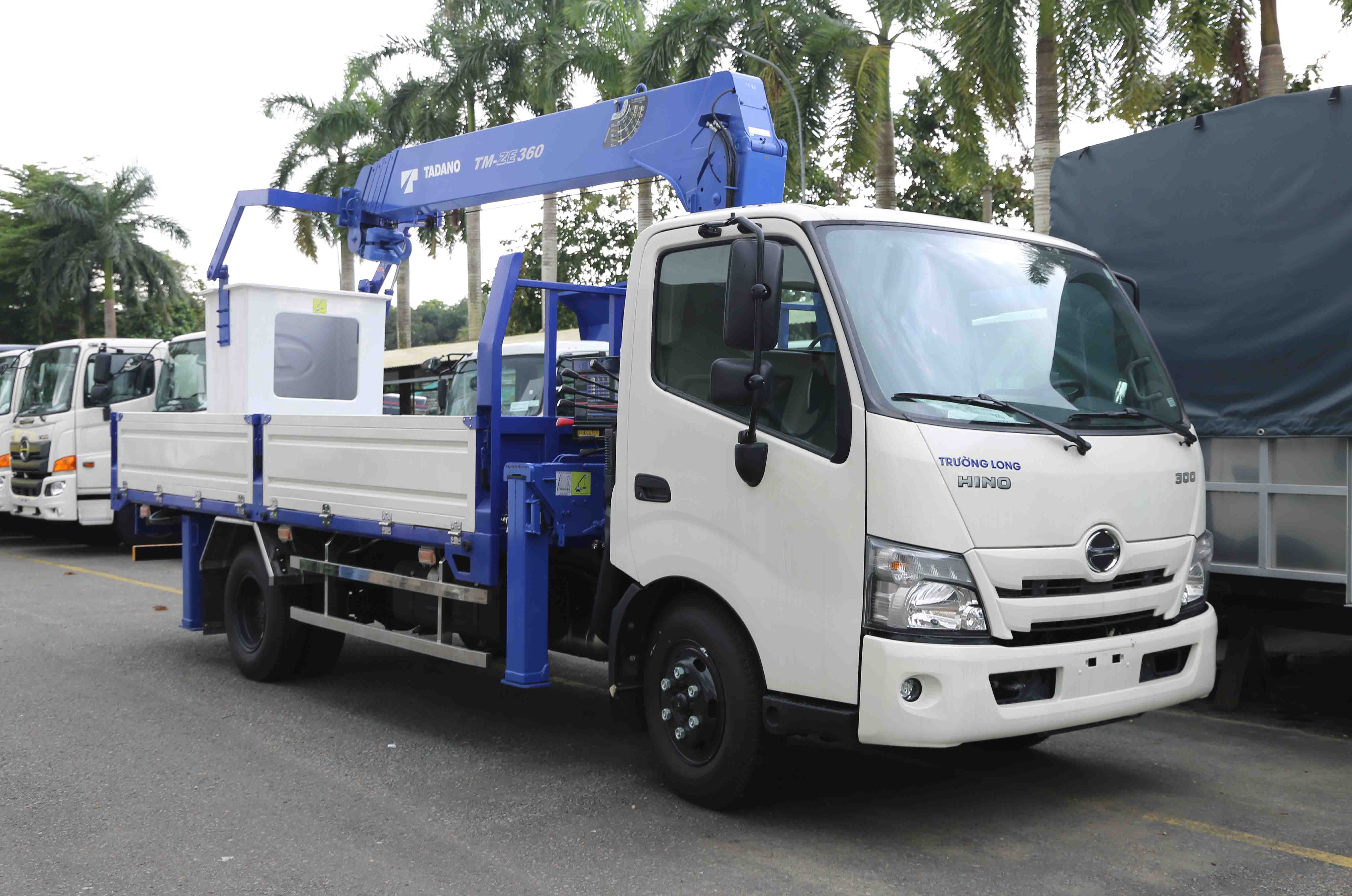 Xe cẩu Hino 2 tấn–Có giỏ nâng người làm việc trên cao-Tadano TM-ZE365MH