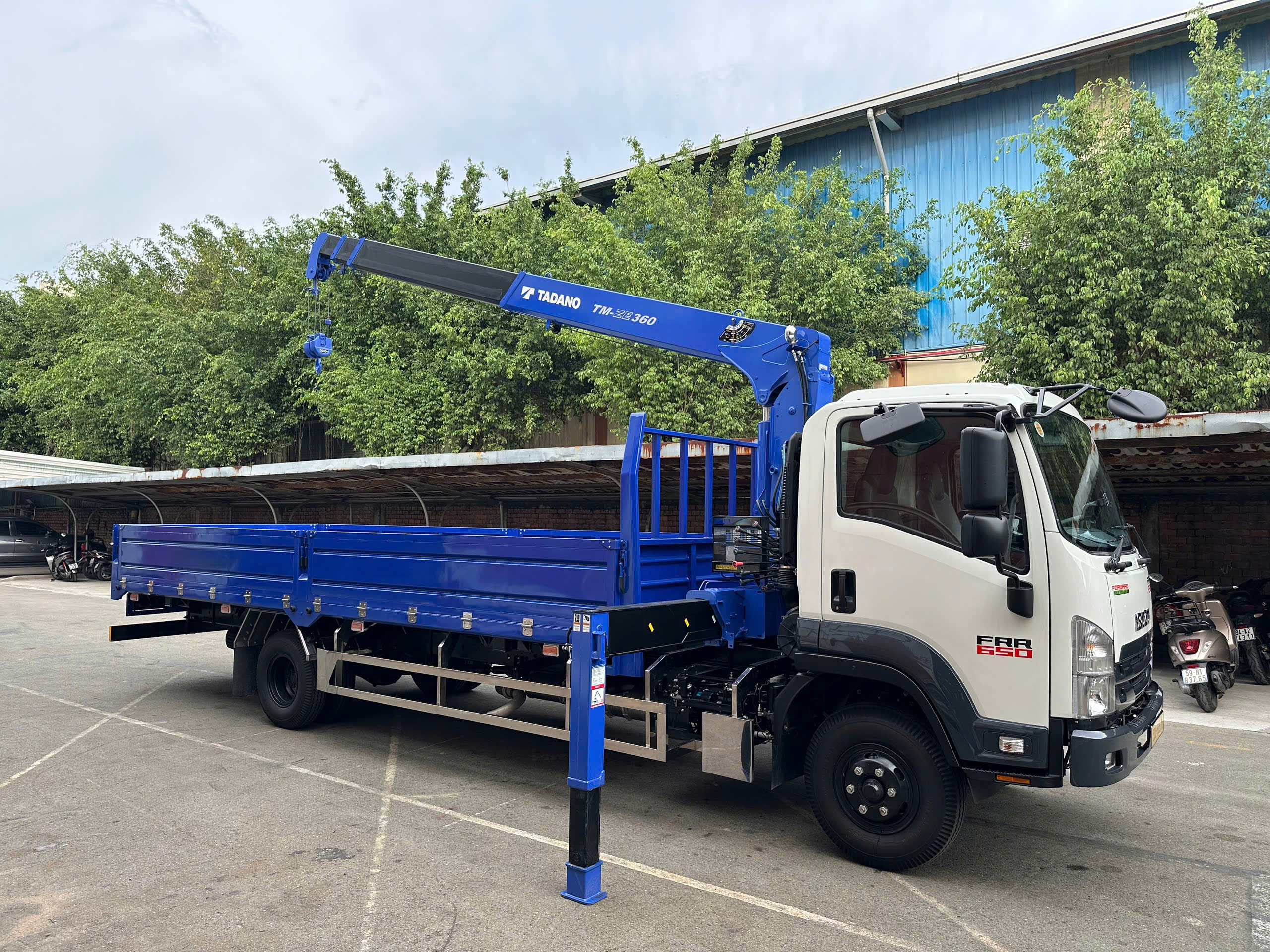 xe-cau-isuzu-5-tan-thung-dai-6m6