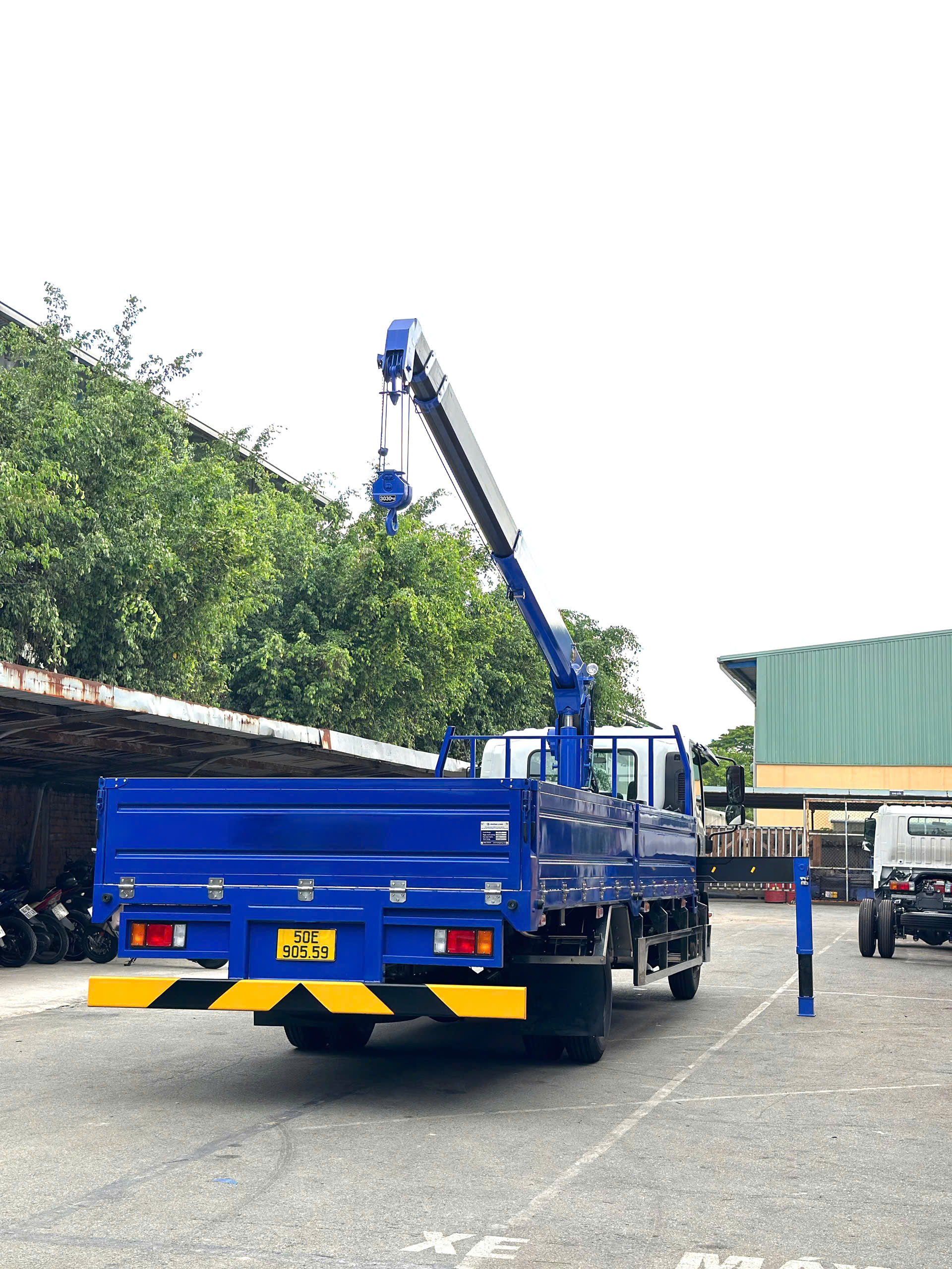 xe-cau-isuzu-5-tan-thung-dai-6m6