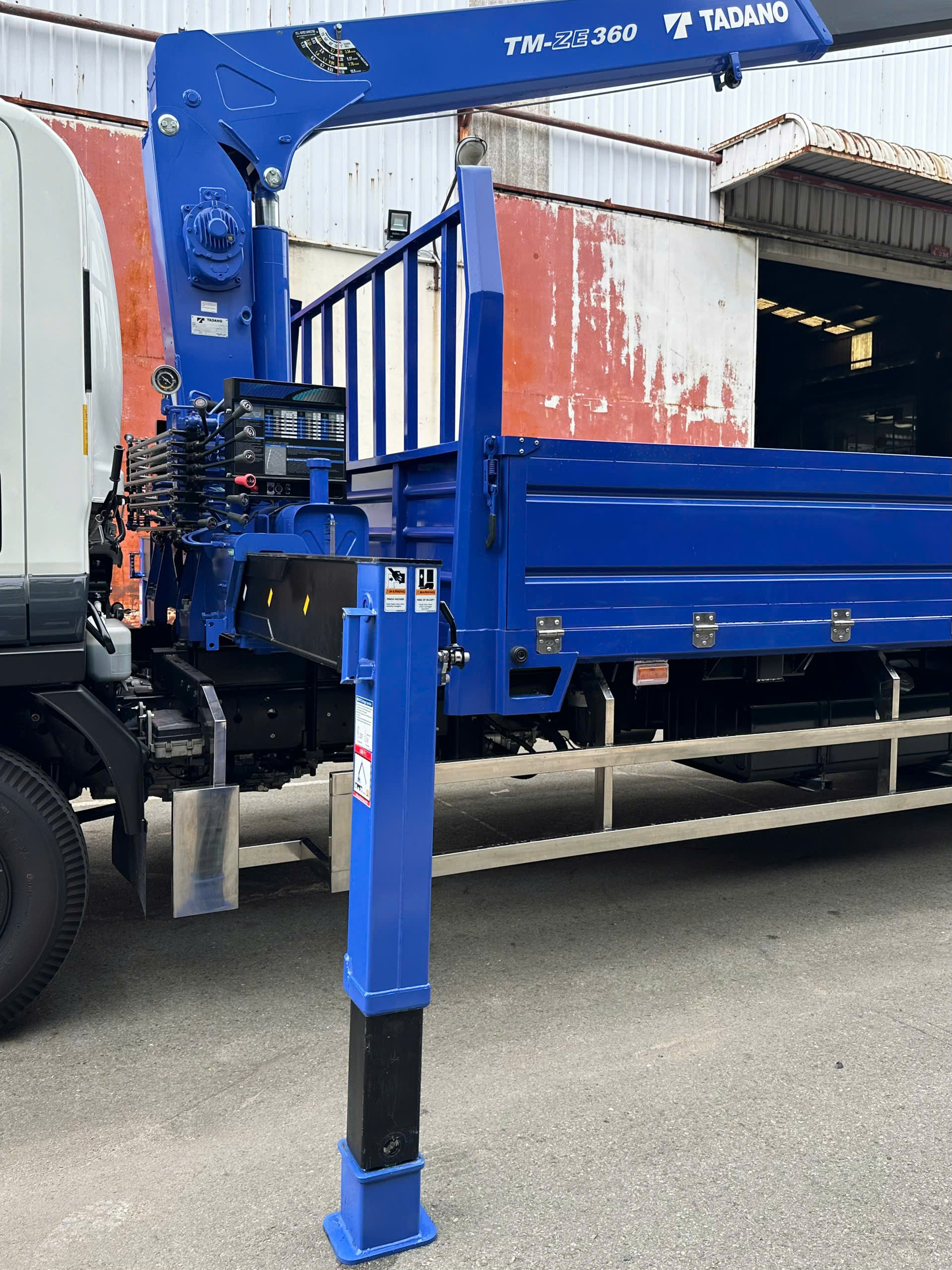 xe-cau-isuzu-5-tan-thung-dai-6m6