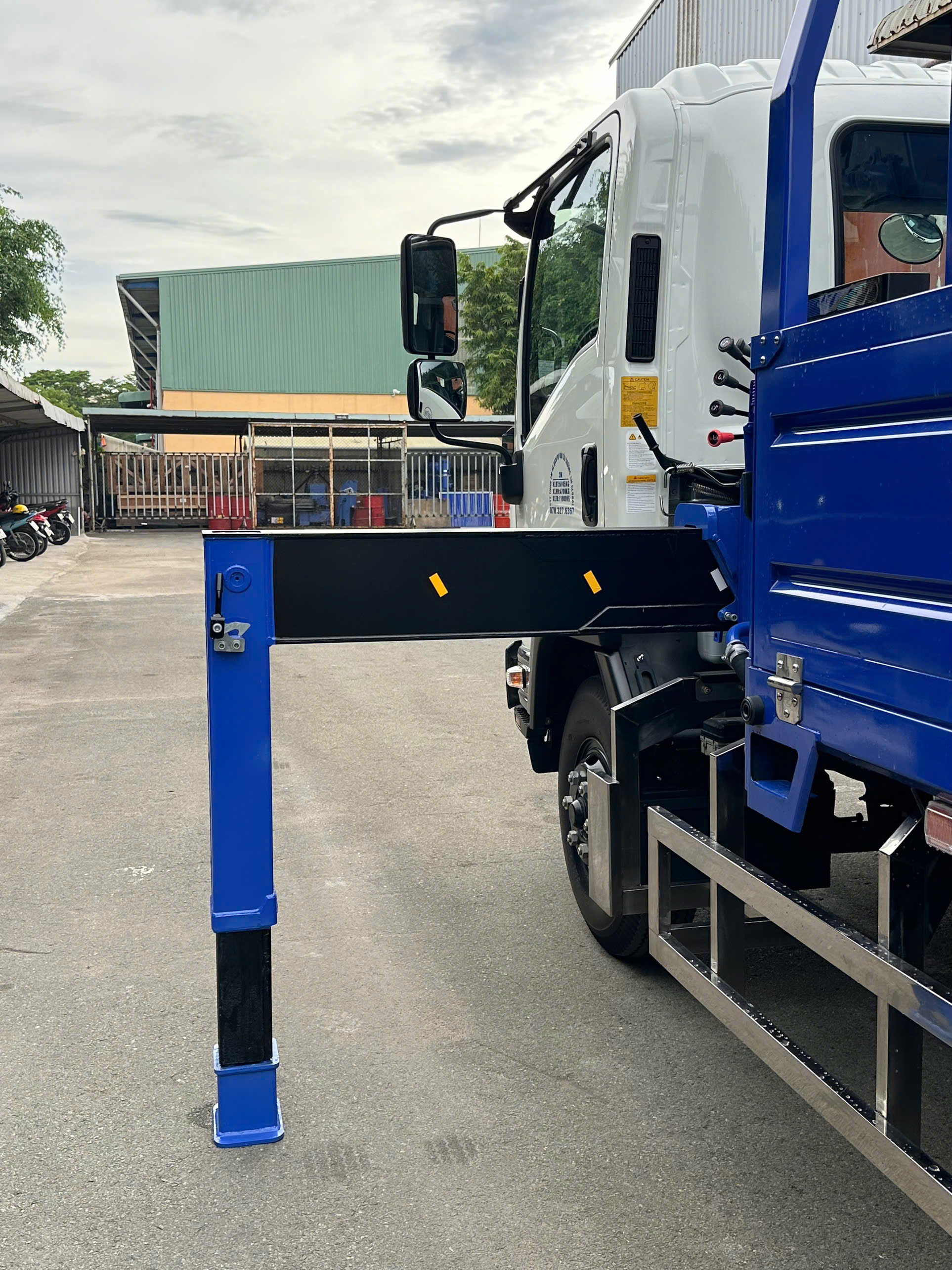 xe-cau-isuzu-5-tan-thung-dai-6m6