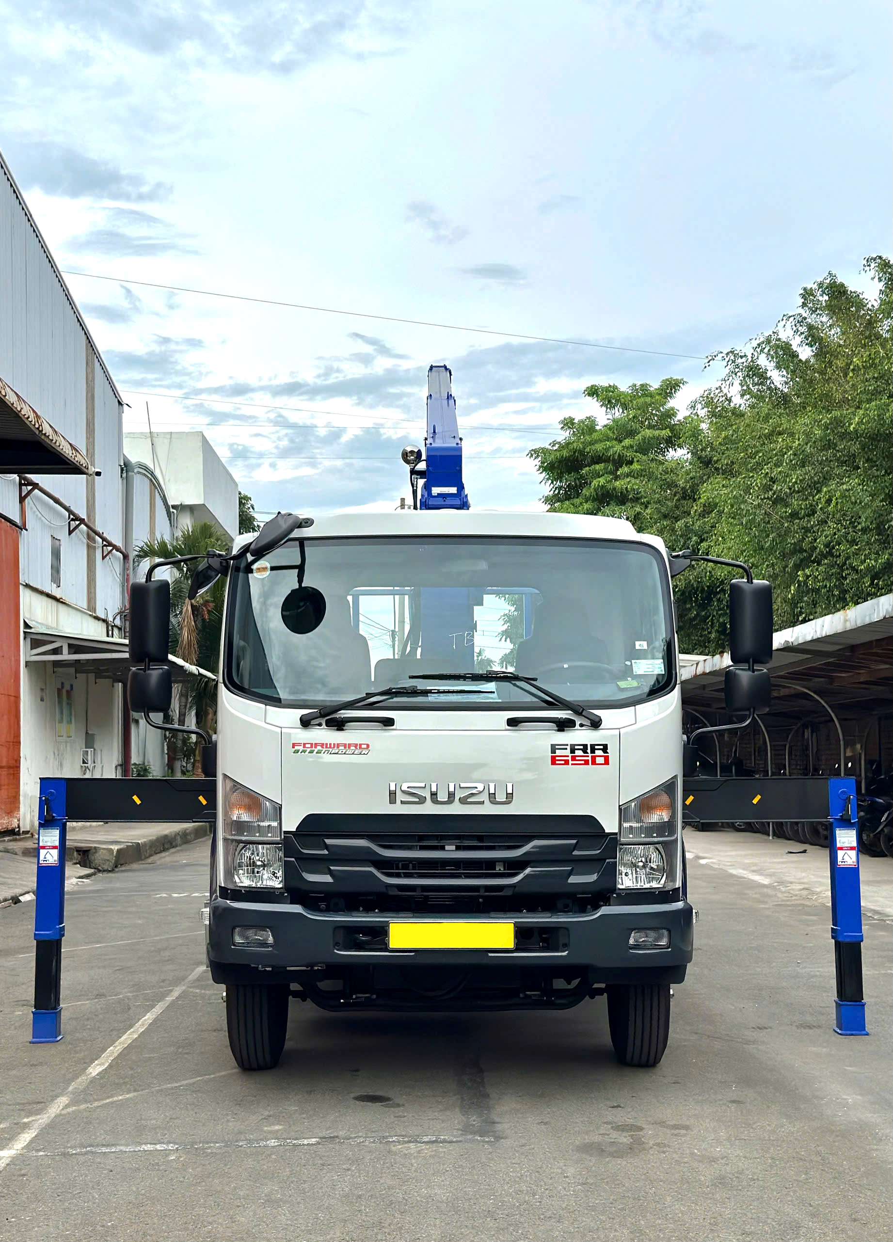 xe-cau-isuzu-5-tan-thung-dai-6m6