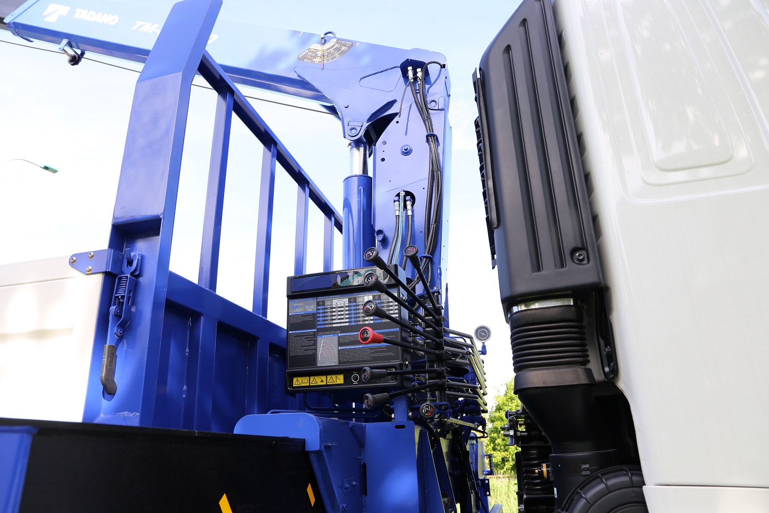 xe-cau-hino-15-tan-FL8JT8A