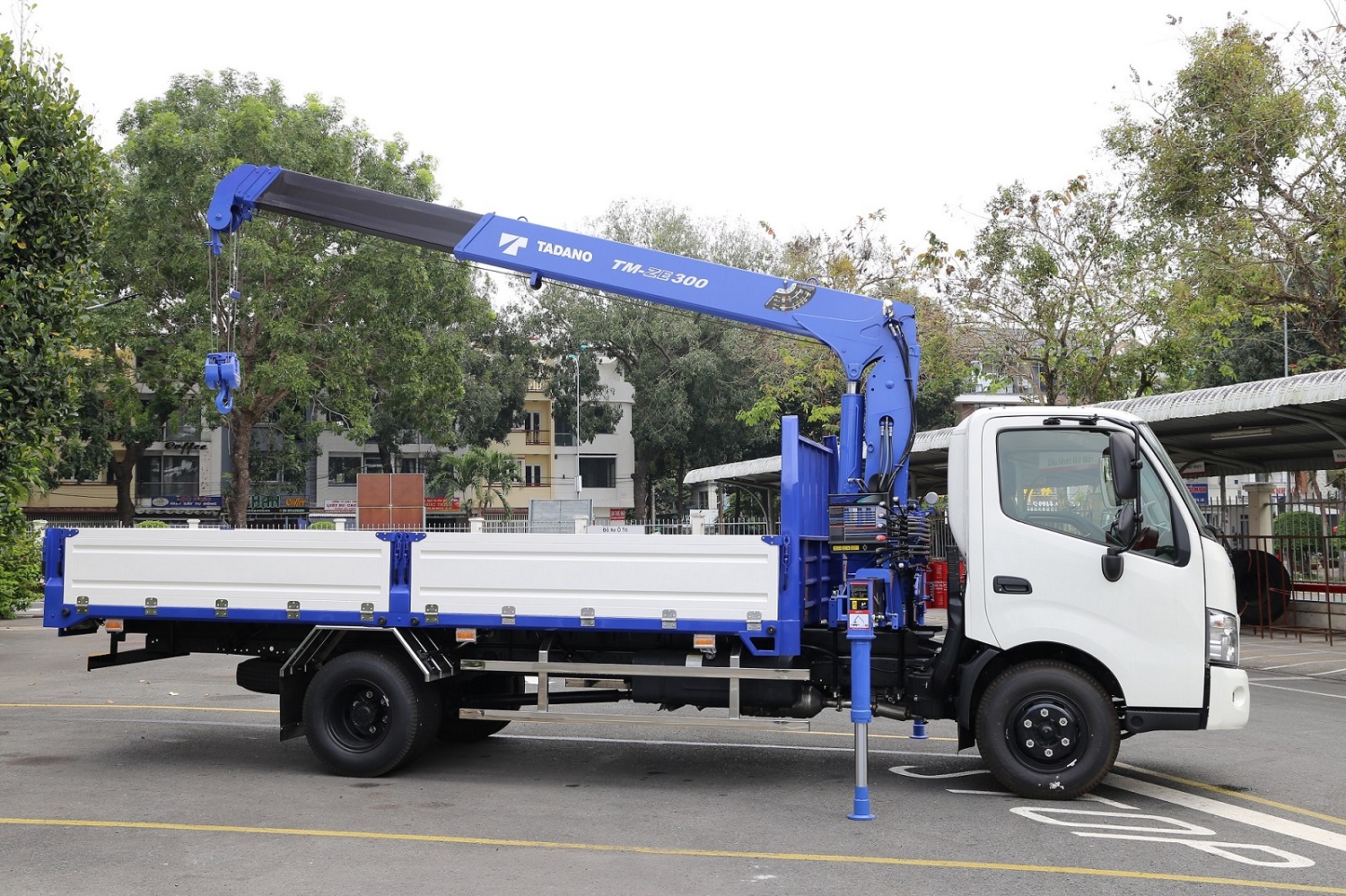 xe-cau-hino-3t5-xzu730l-tadano