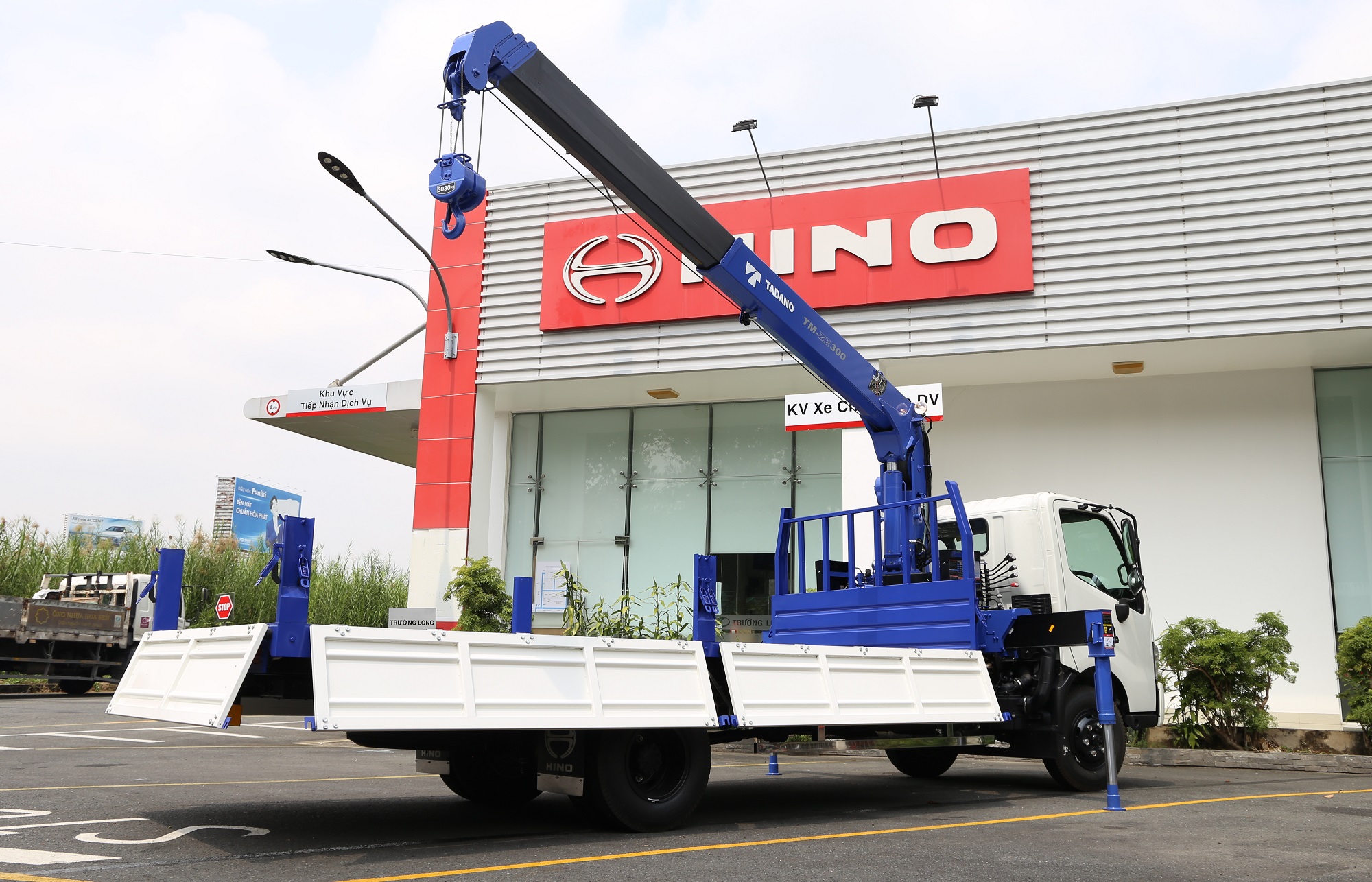 xe-cau-hino-3t5-xzu730l-tadano