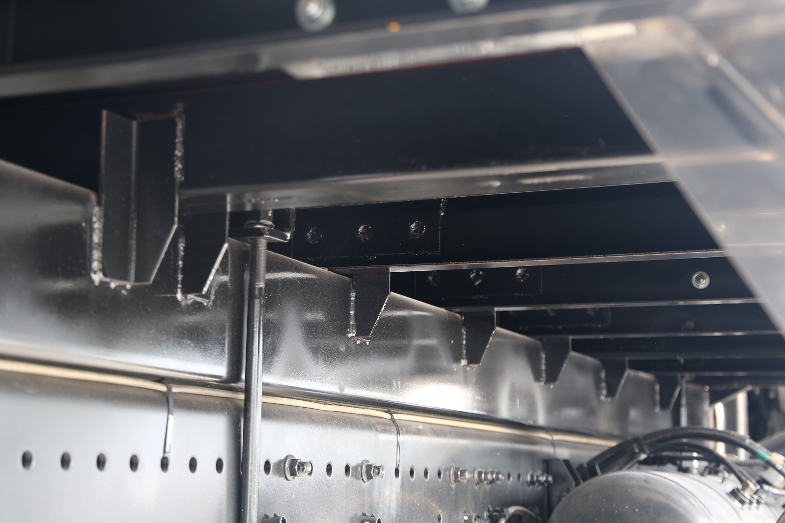 xe-tai-hino-15-tan-thung-mui-bat