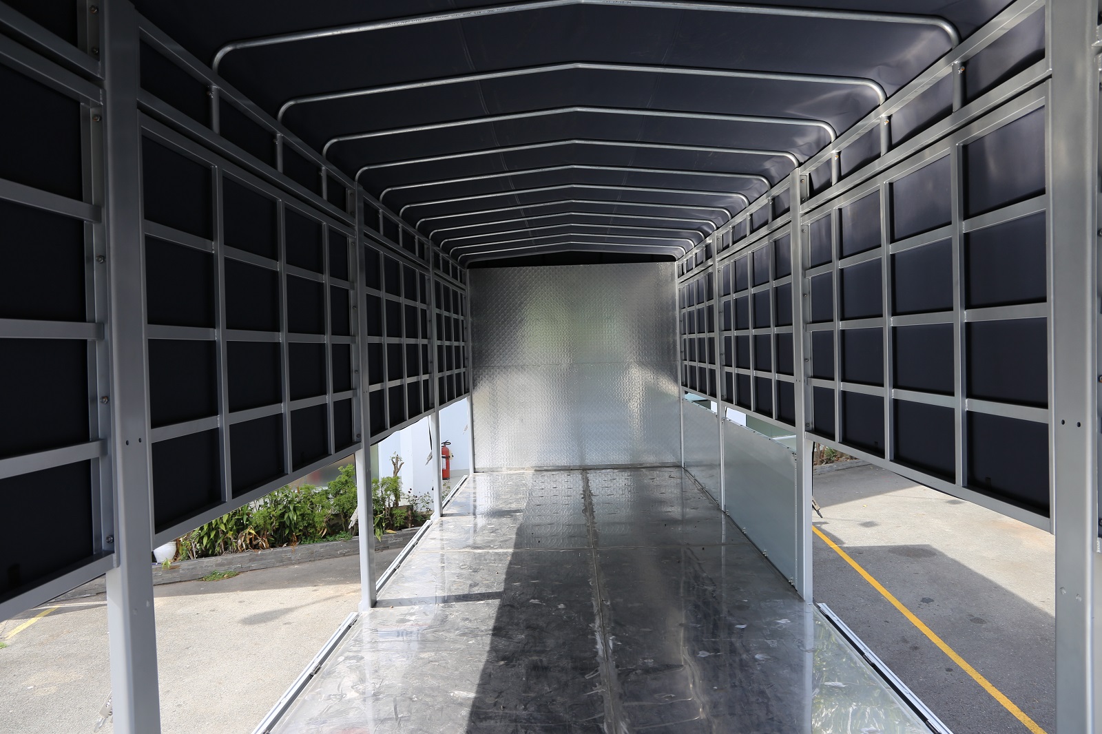 xe-tai-hino-15-tan-thung-mui-bat