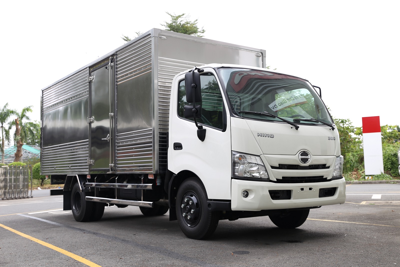 xe-tai-hino-3t5-thung-kin