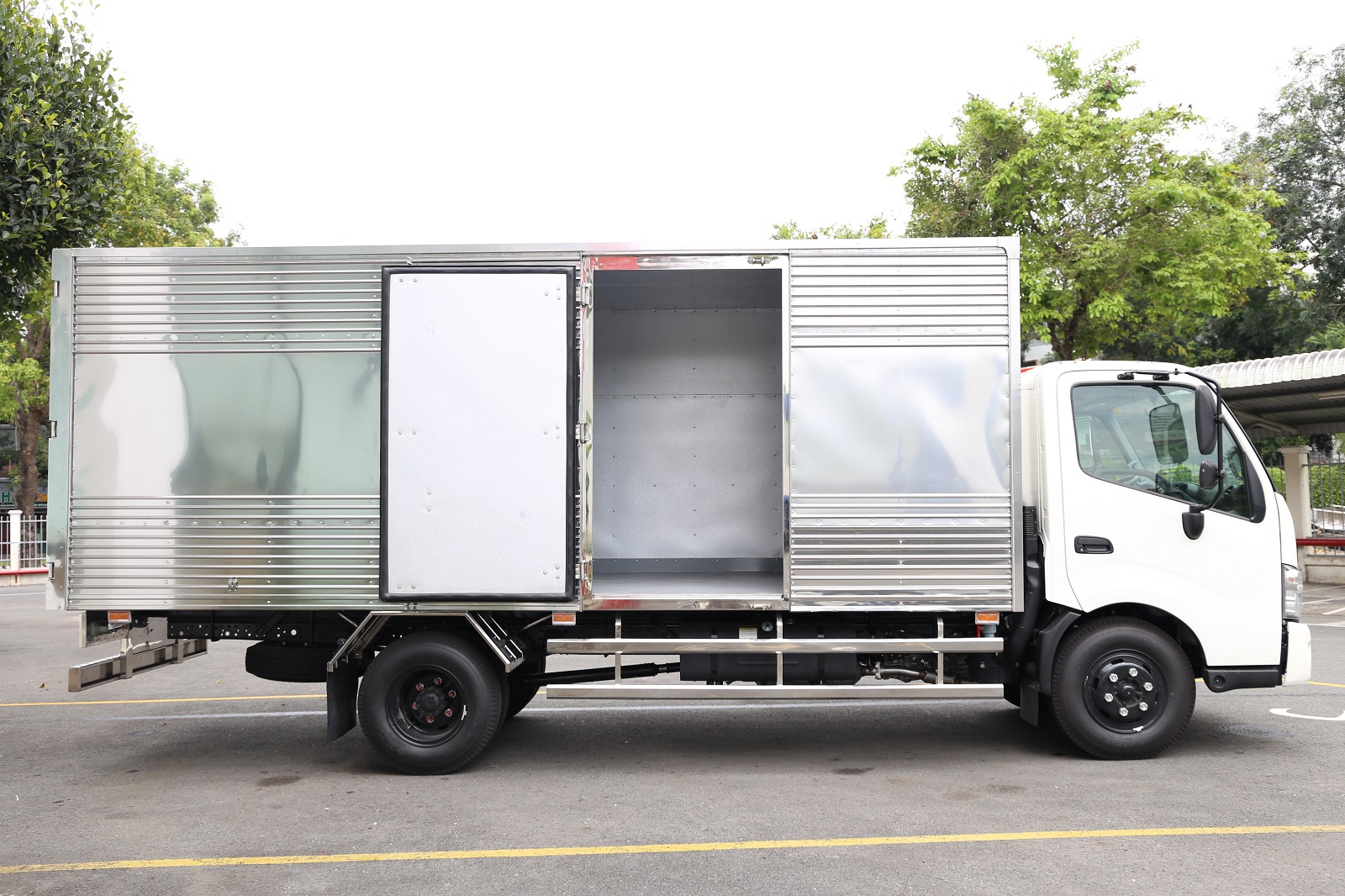 xe-tai-hino-3t5-thung-kin