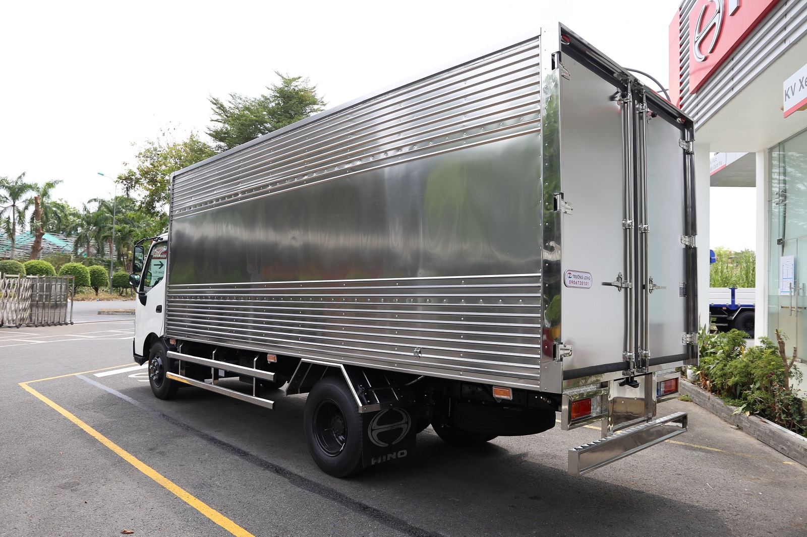 xe-tai-hino-3t5-thung-kin