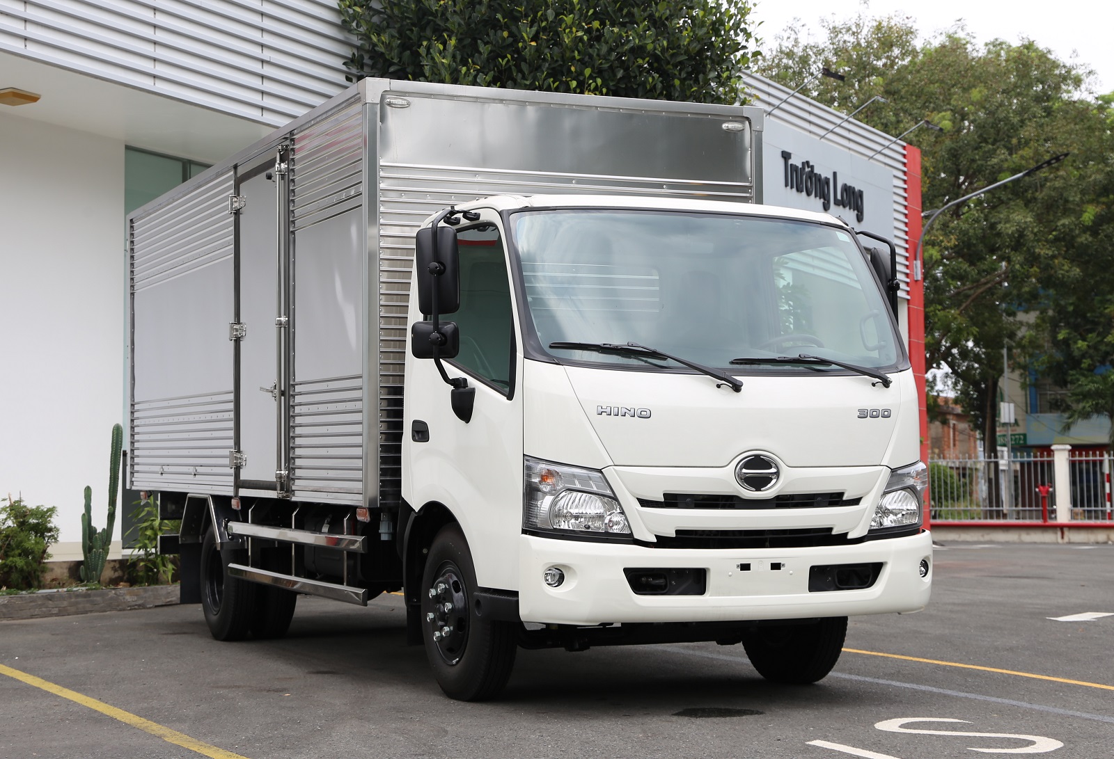 Xe tải Hino 3t5 XZU720L-Thùng kín Inox 5m25-Euro 5