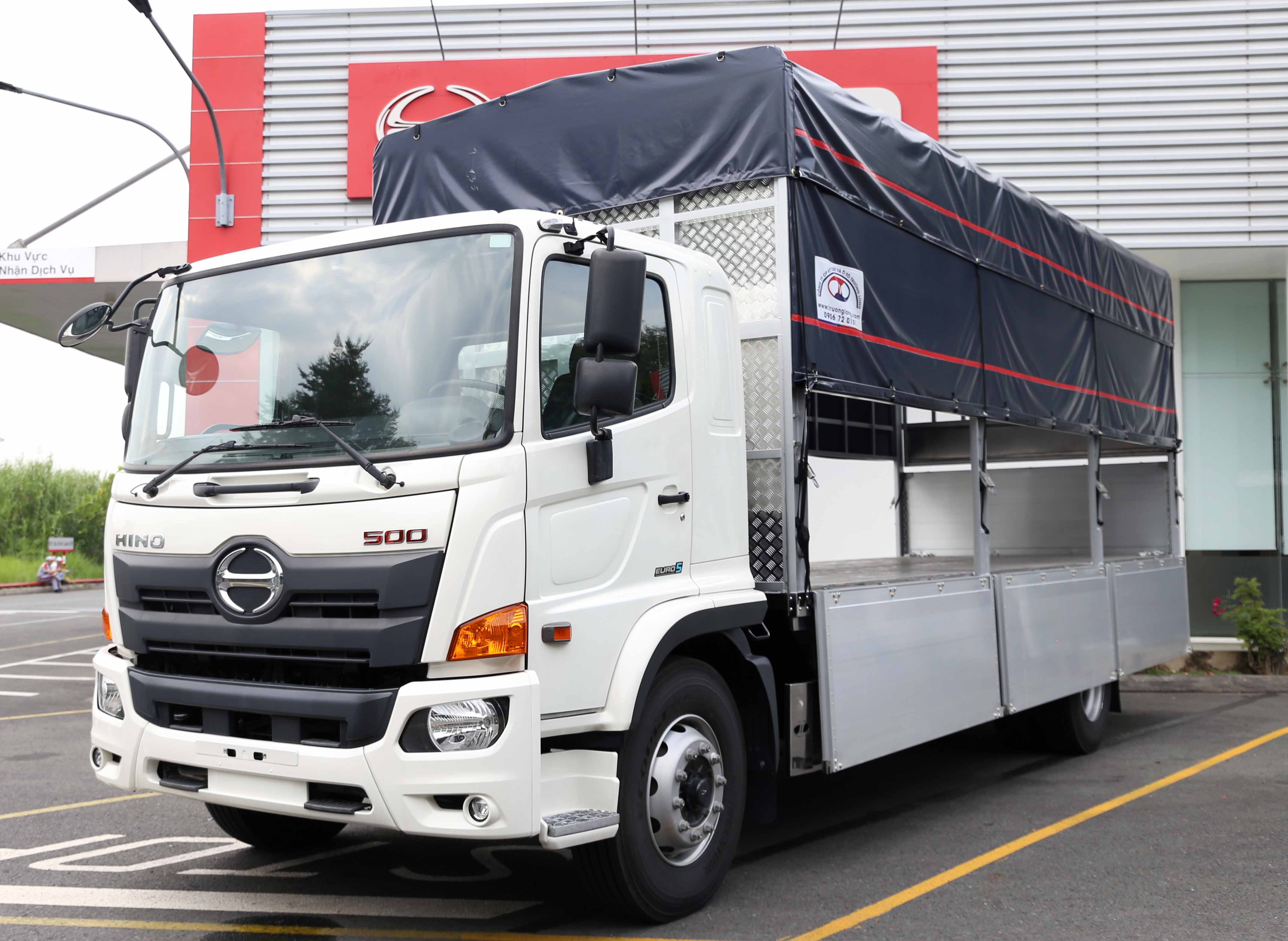 xe-tai-hino-8-tan-thung-mui-bat-7m3