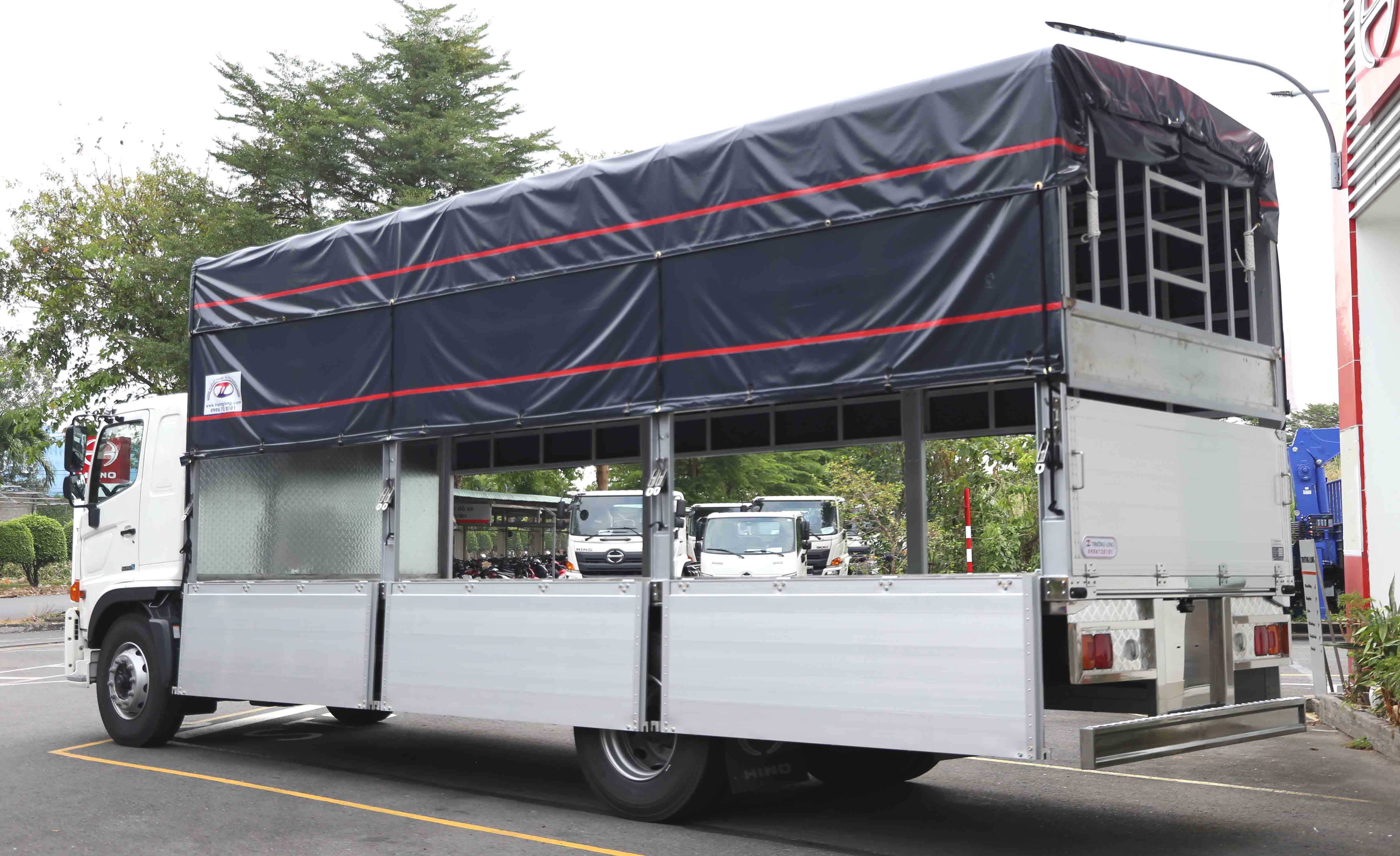 xe-tai-hino-8-tan-thung-mui-bat-7m3